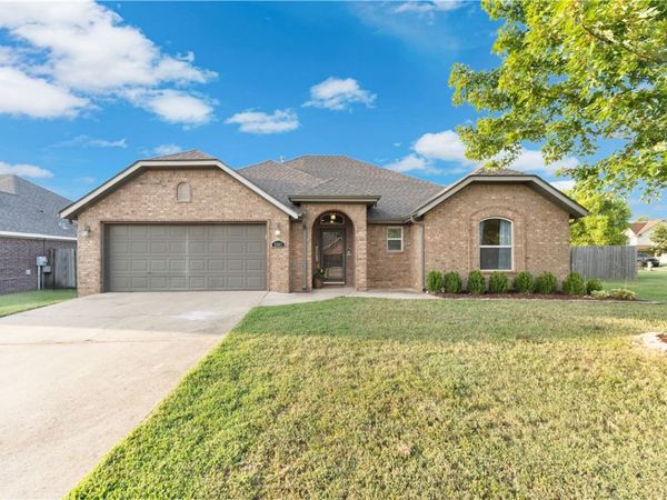 3502 S Stoney Point Road, Rogers, AR 72758