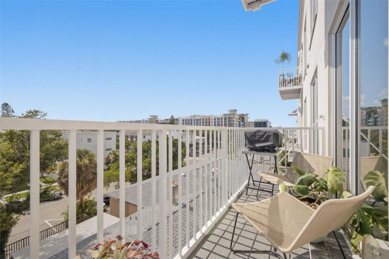644 3rd Avenue S, Unit 403, Saint Petersburg, FL 33701 Photo