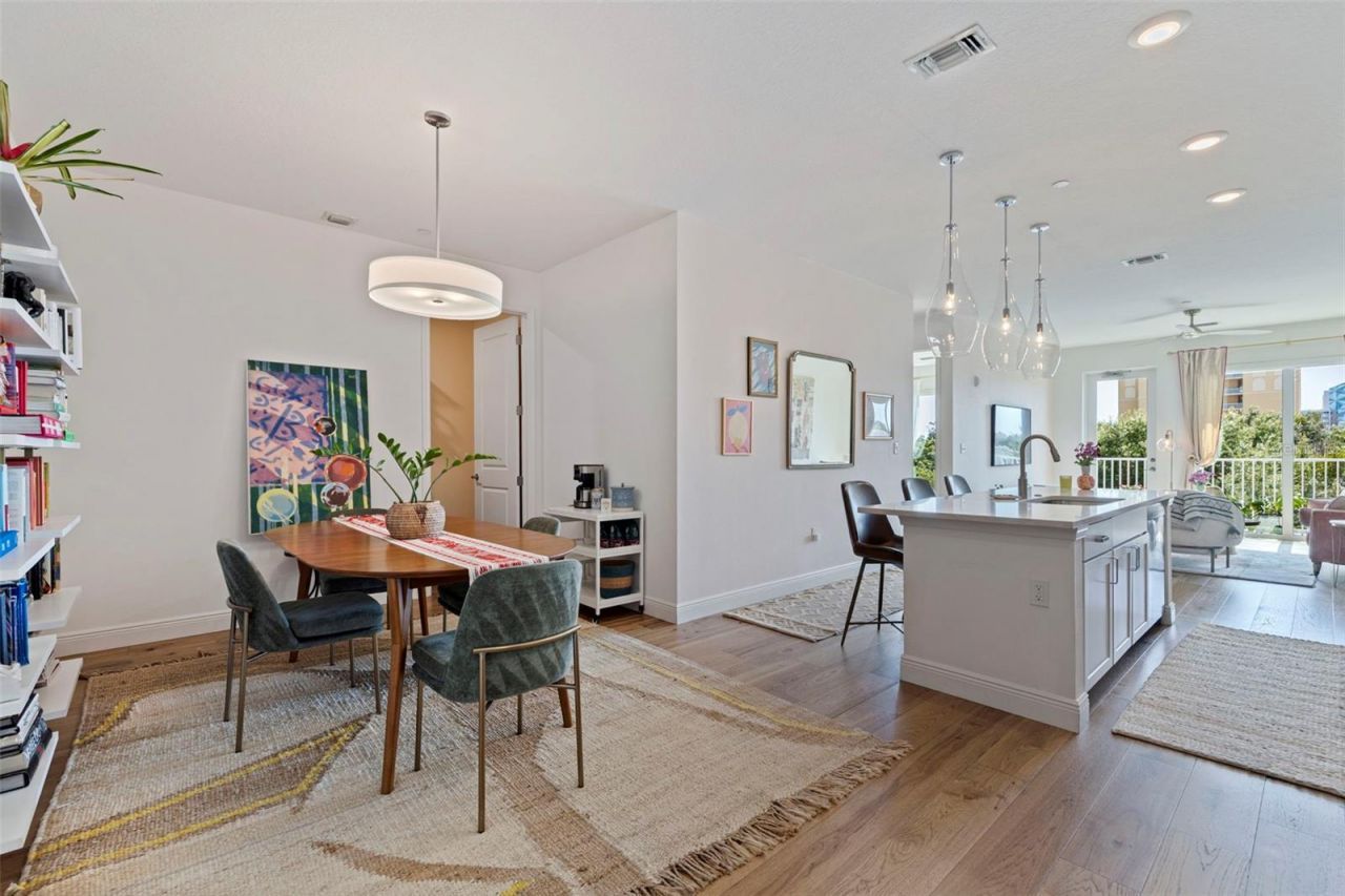 644 3rd Avenue S, Unit 403, Saint Petersburg, FL 33701 Photo