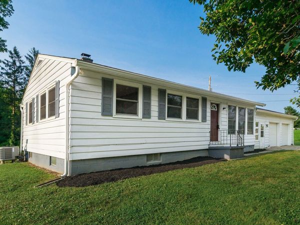 2390 Rainbow Drive NE, Lancaster, OH 43130