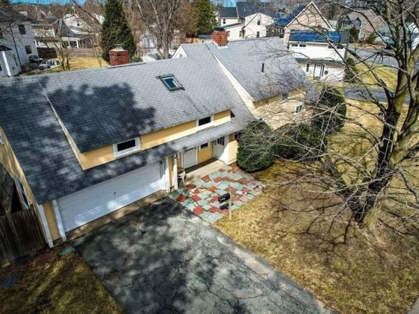 4 Hardwick Rd, Natick, MA 01760