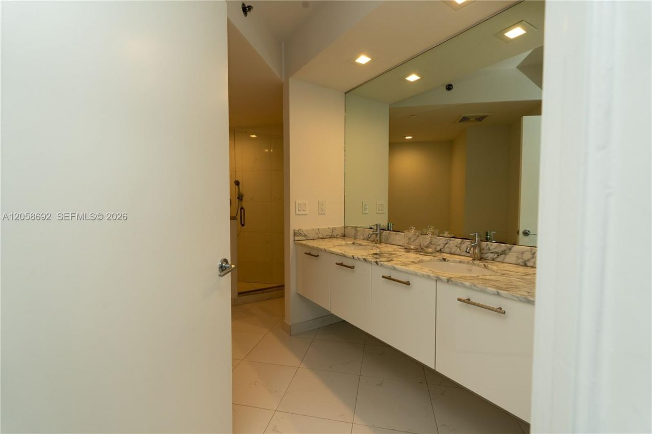 500 Brickell Ave, Unit 1407, Miami, FL 33131 Photo