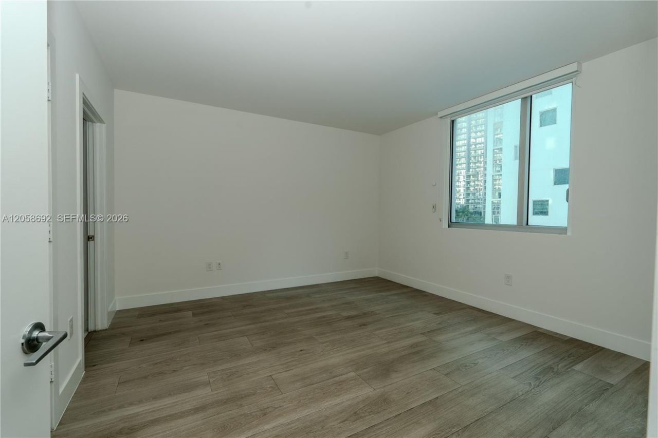 500 Brickell Ave, Unit 1407, Miami, FL 33131 Photo