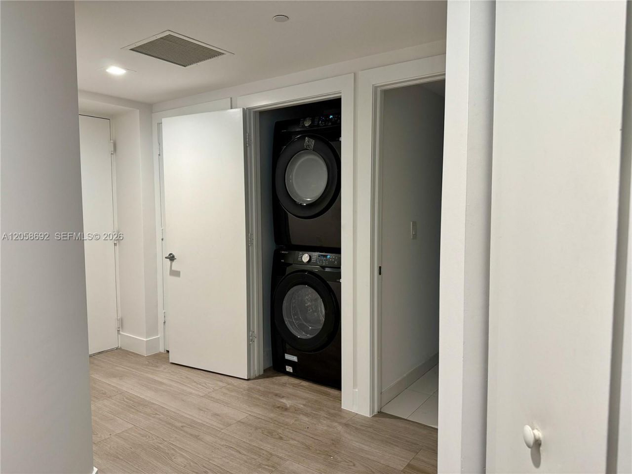 500 Brickell Ave, Unit 1407, Miami, FL 33131 Photo