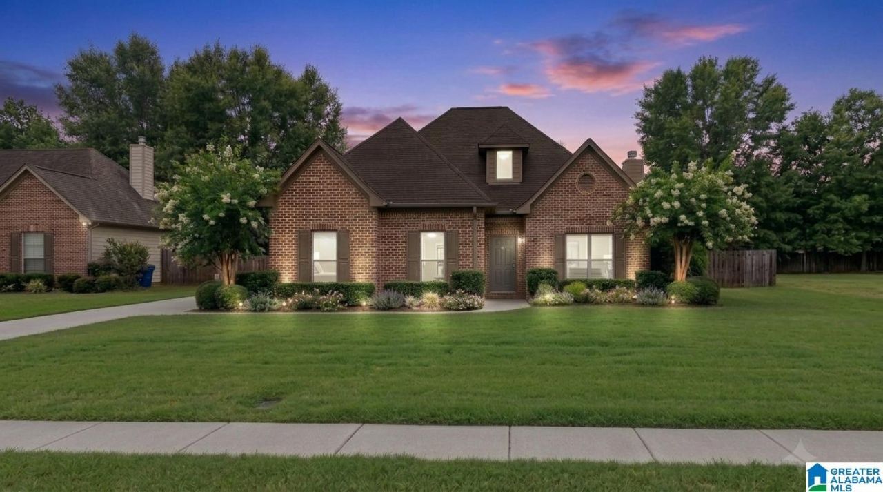 677 Barkley Circle, Alabaster, AL 35007 Main Photo