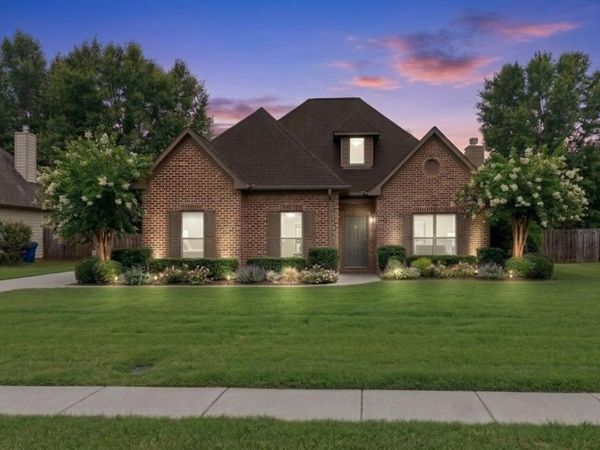 677 BARKLEY CIRCLE, ALABASTER, AL 35007