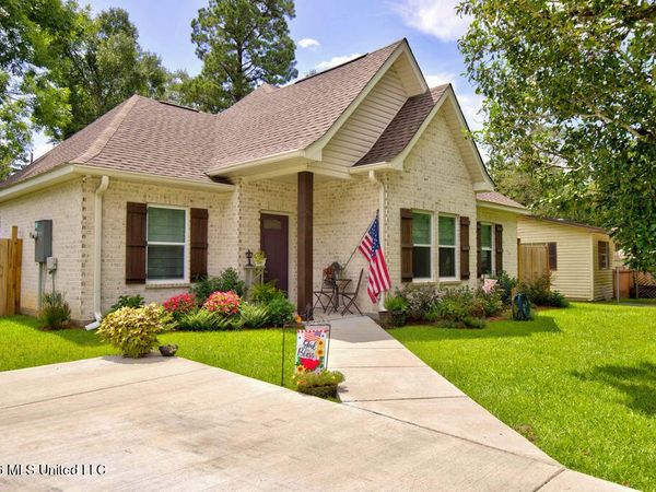 1420 Hilltop, Picayune, MS 39466