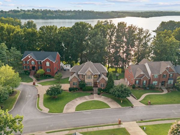 100 Lakecrest Cir , Hendersonville, TN 37075