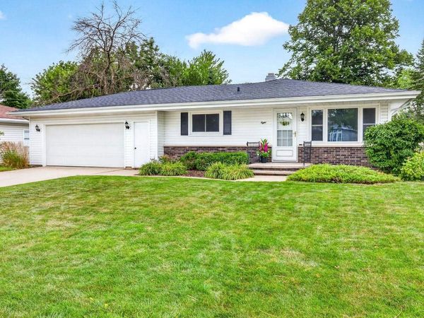 8 TRACY COURT, Appleton, WI 54915