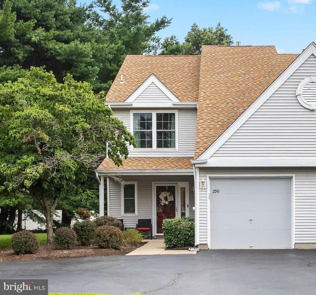 250 Birch Hollow Drive, Bordentown, NJ 08505 Main Photo
