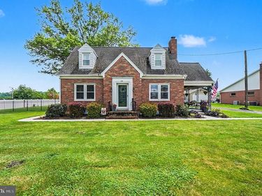 118 E QUEEN STREET, JONESTOWN, PA 17038