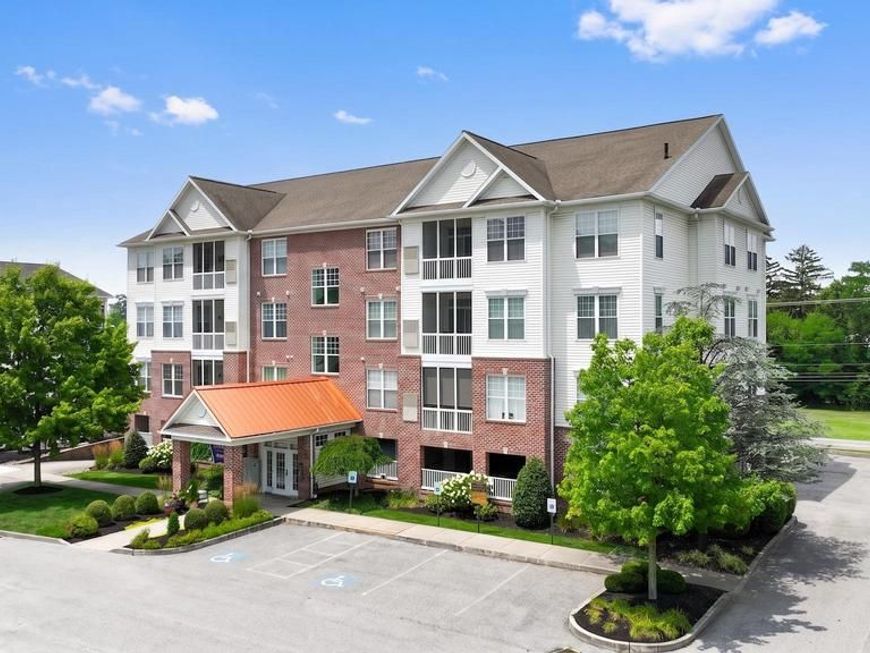 1050 Crest Way, Unit 304, York, PA 17403 Main Photo