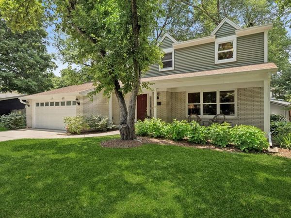 619 Dawes Street , Libertyville, IL 60048