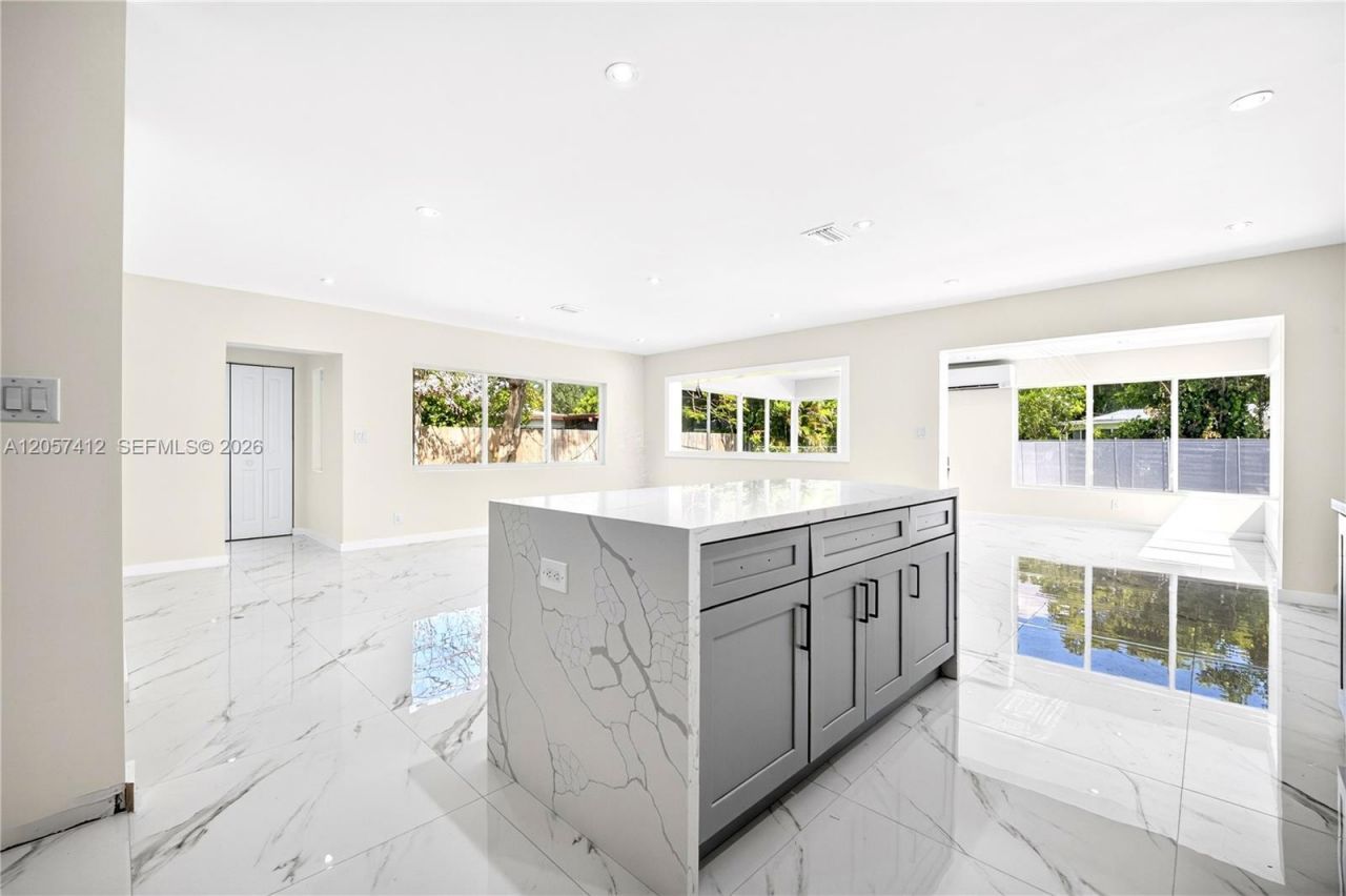 5715 Jackson St , Hollywood, FL 33023 Photo