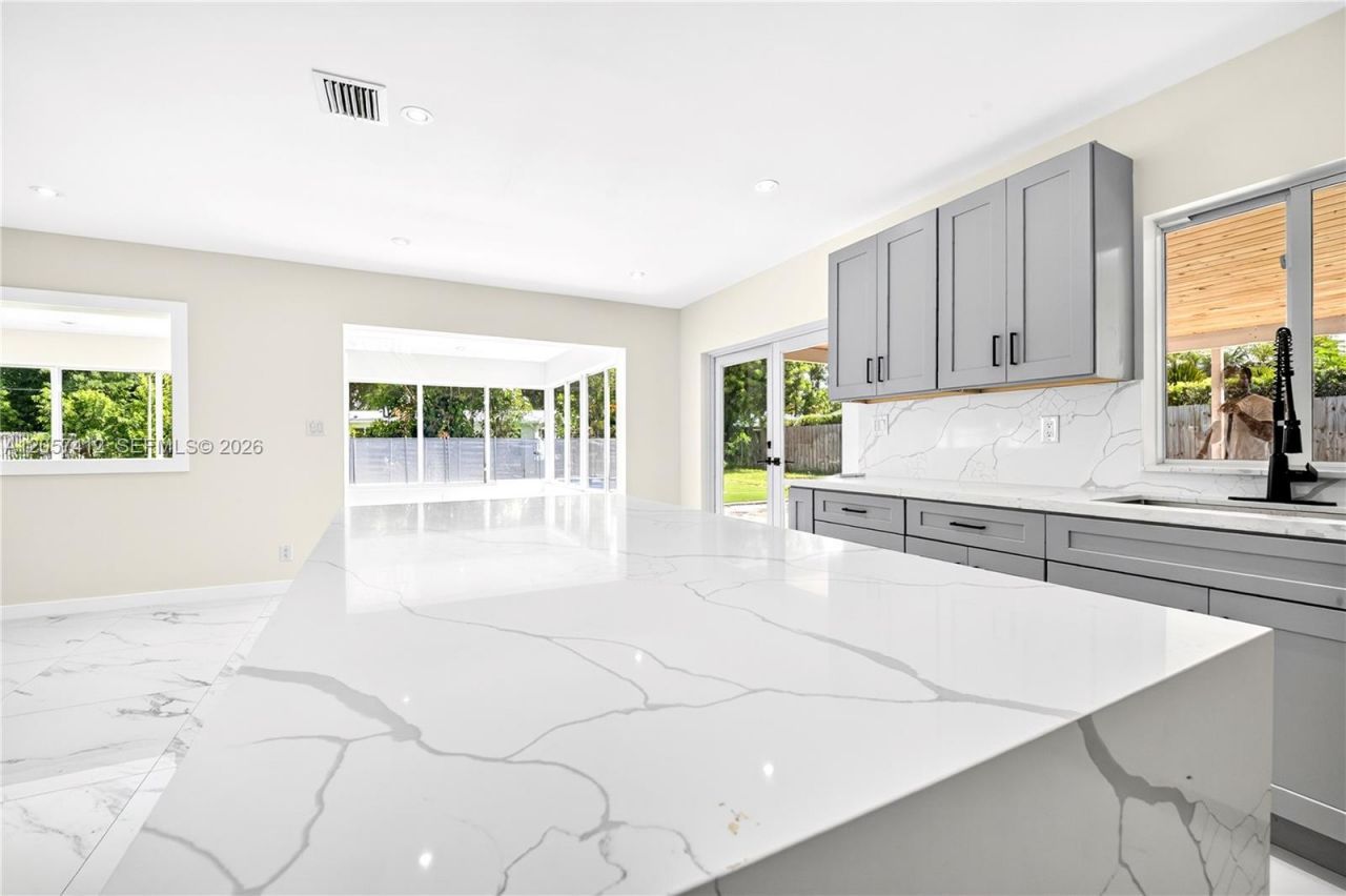 5715 Jackson St , Hollywood, FL 33023 Photo