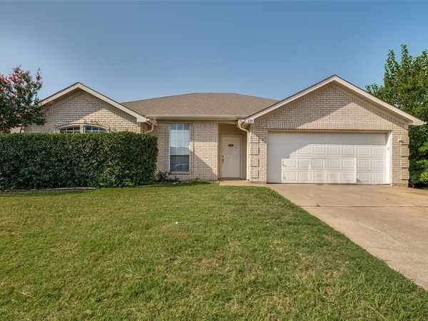 330 Mesquite Hill Drive, Arlington, TX 76002