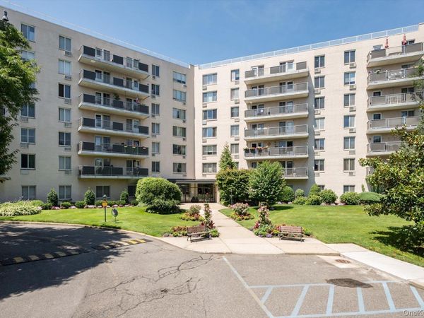 135 Post Avenue , Unit 3R, Westbury, NY 11590