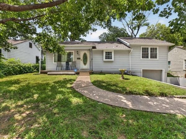 9112 Charlotte Street, Kansas City, MO 64131
