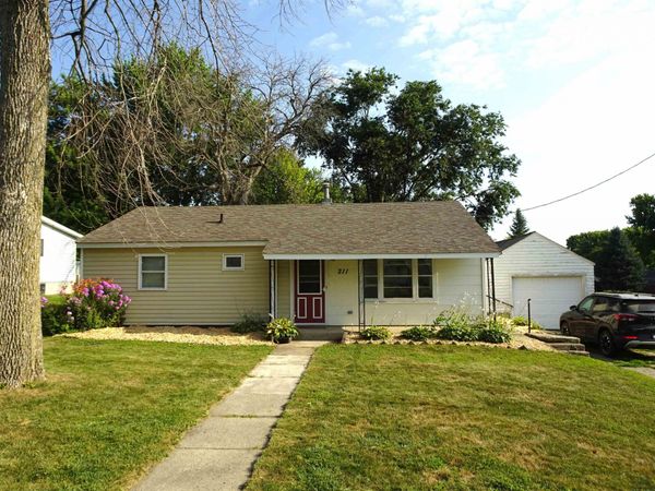 211 E Grand Avenue, Paullina, IA 51046