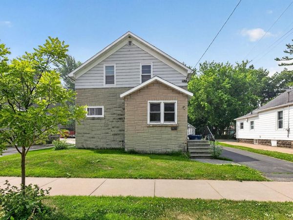 1129 W NEW YORK AVENUE, Oshkosh, WI 54901