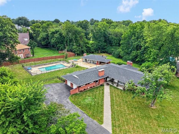 9860 Bridle Trail Lane, Sunset Hills, MO 63128