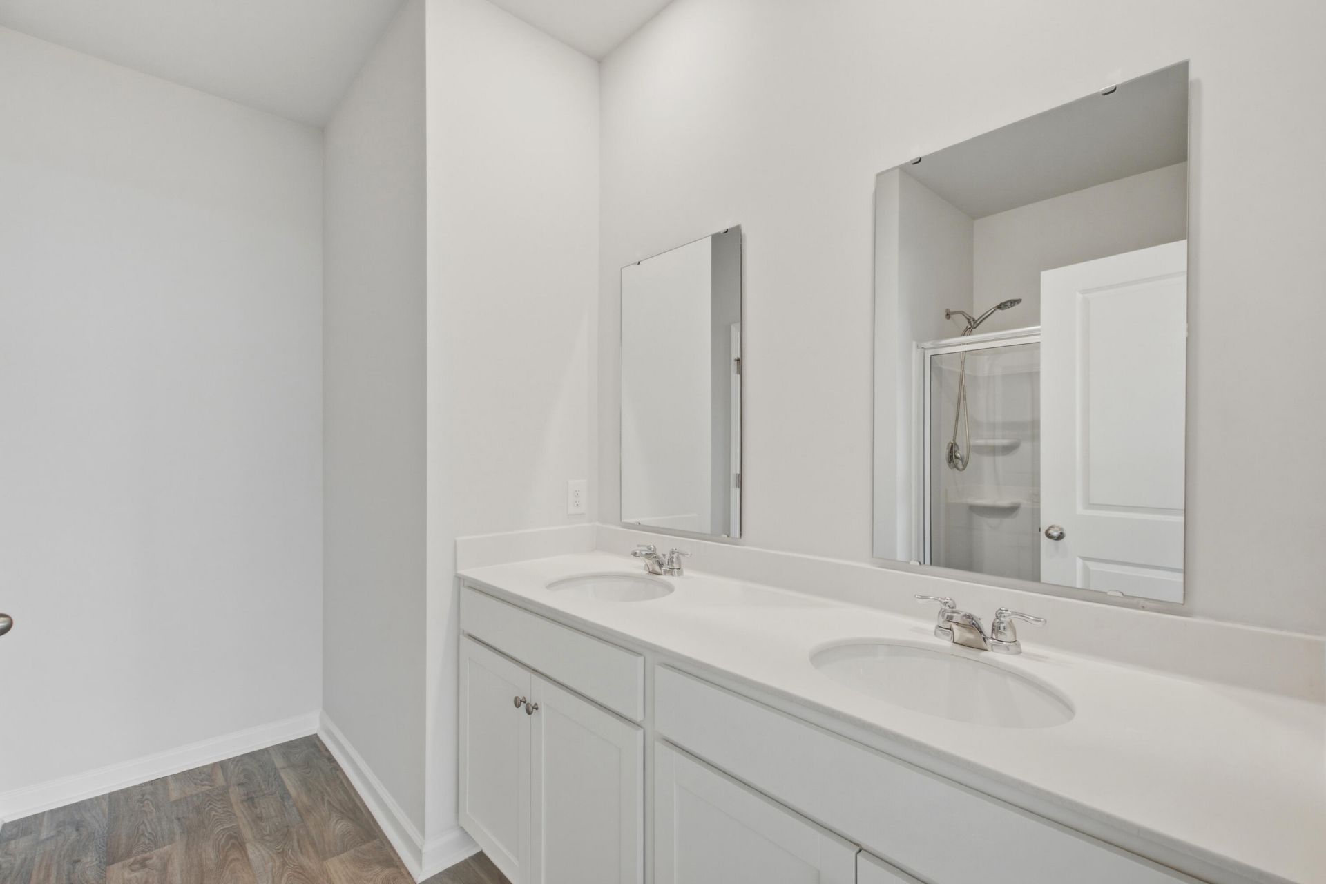 219 Watersglen Drive Photo 10