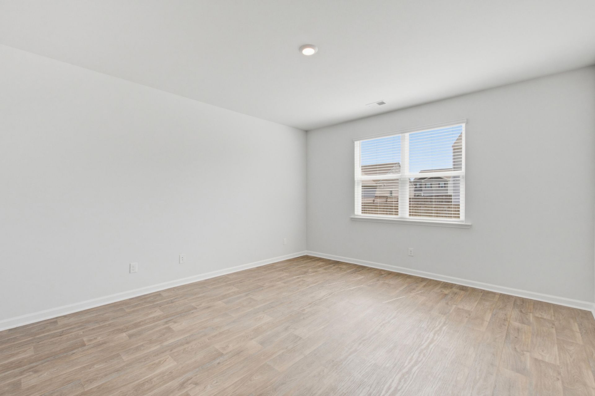 219 Watersglen Drive Photo 12