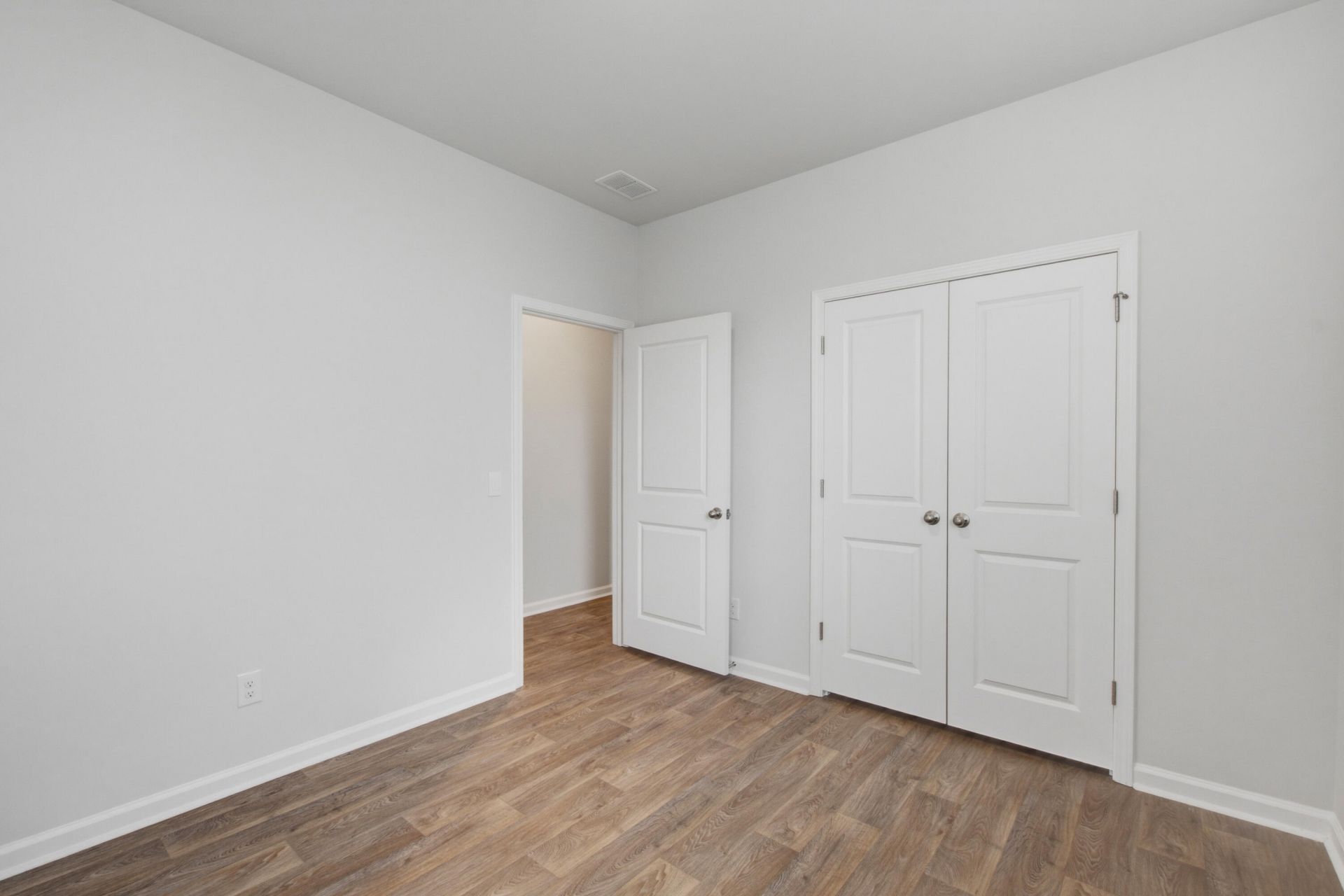 219 Watersglen Drive Photo 13