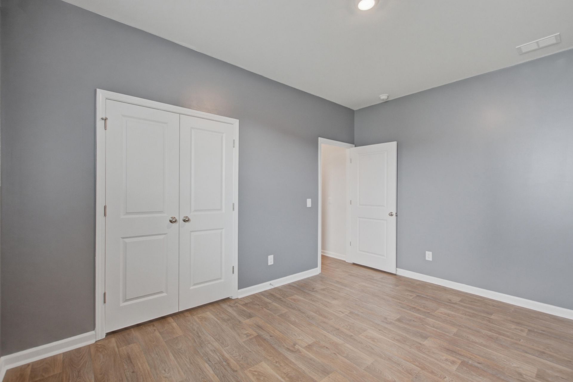 219 Watersglen Drive Photo 15