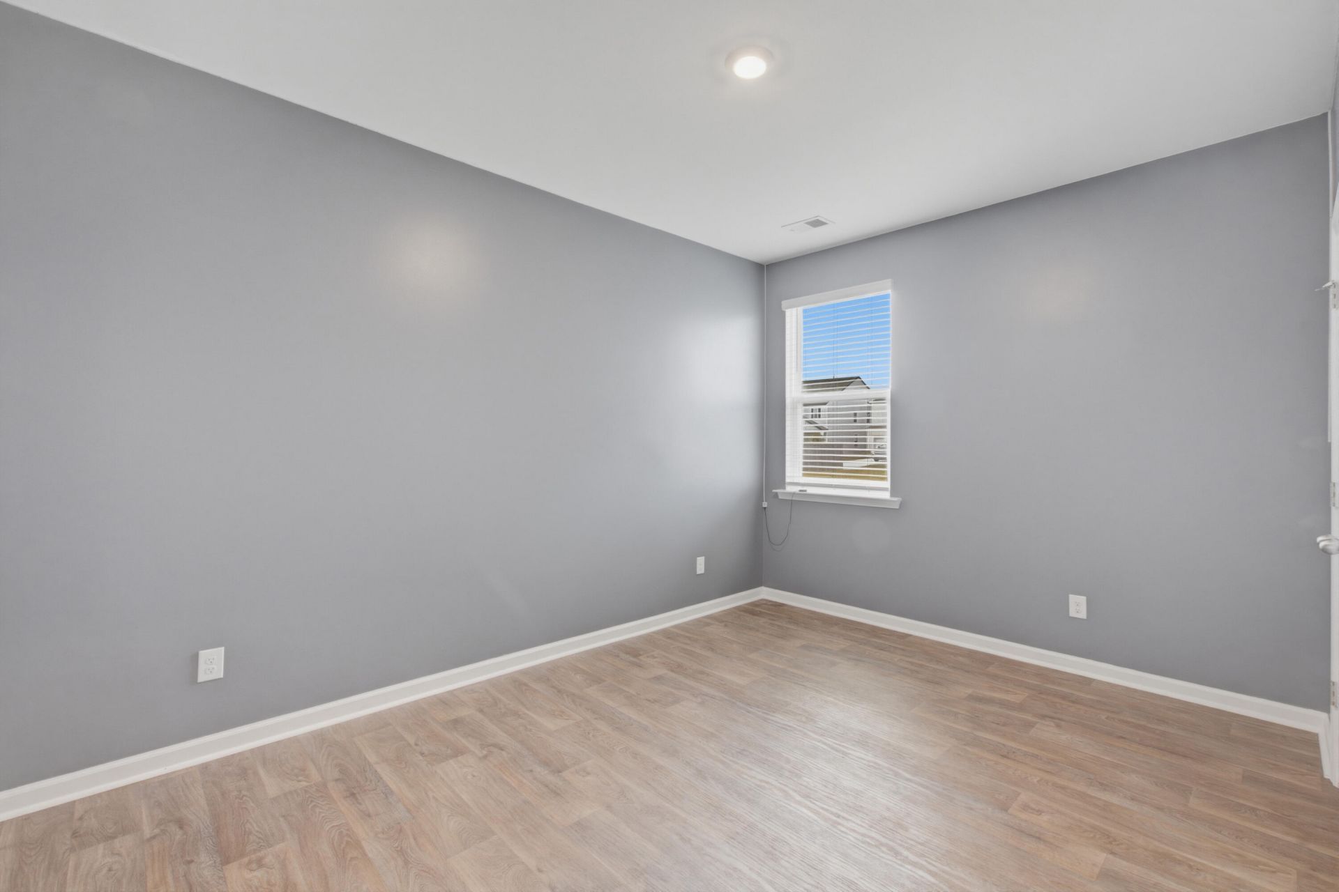 219 Watersglen Drive Photo 15
