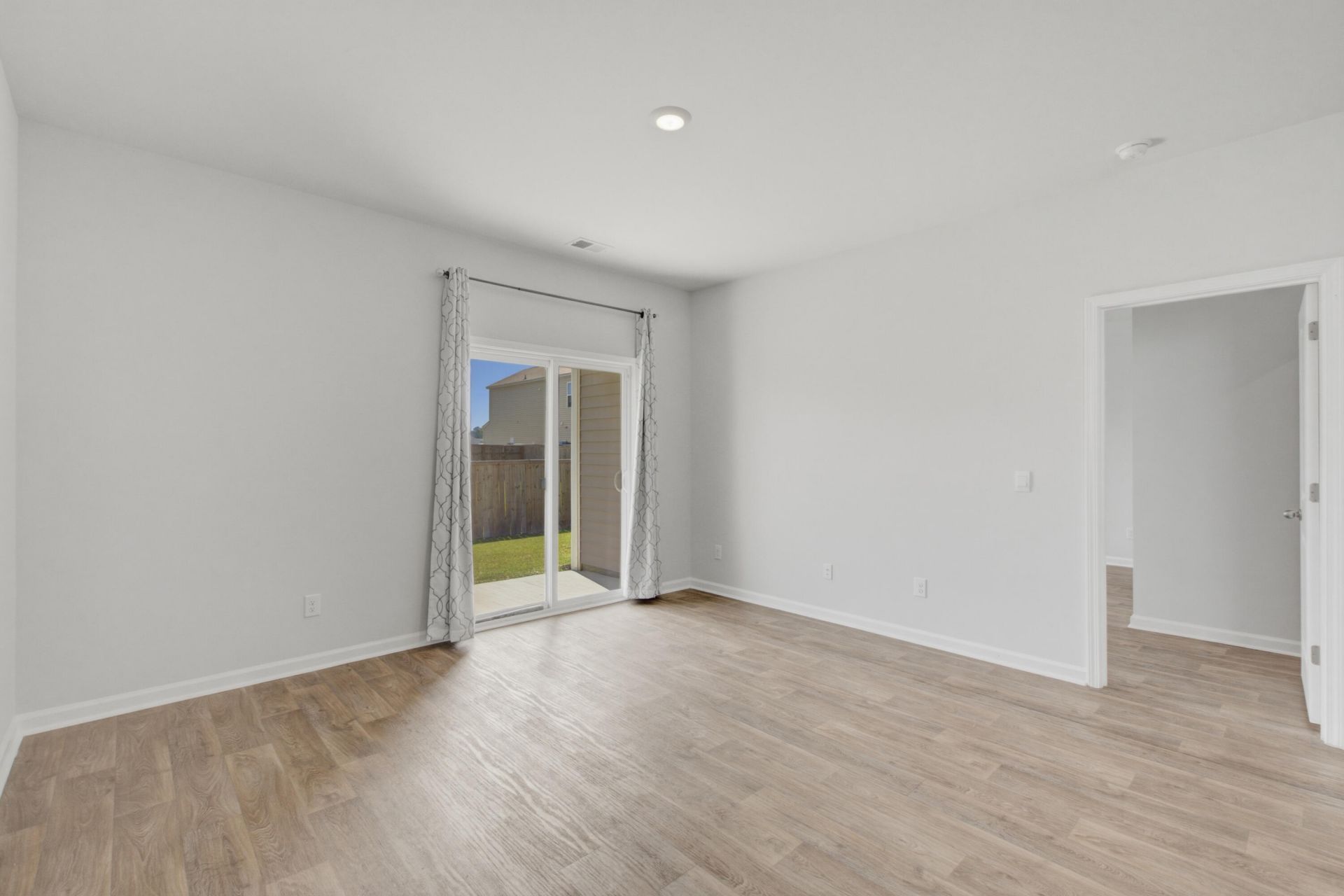 219 Watersglen Drive Photo 5