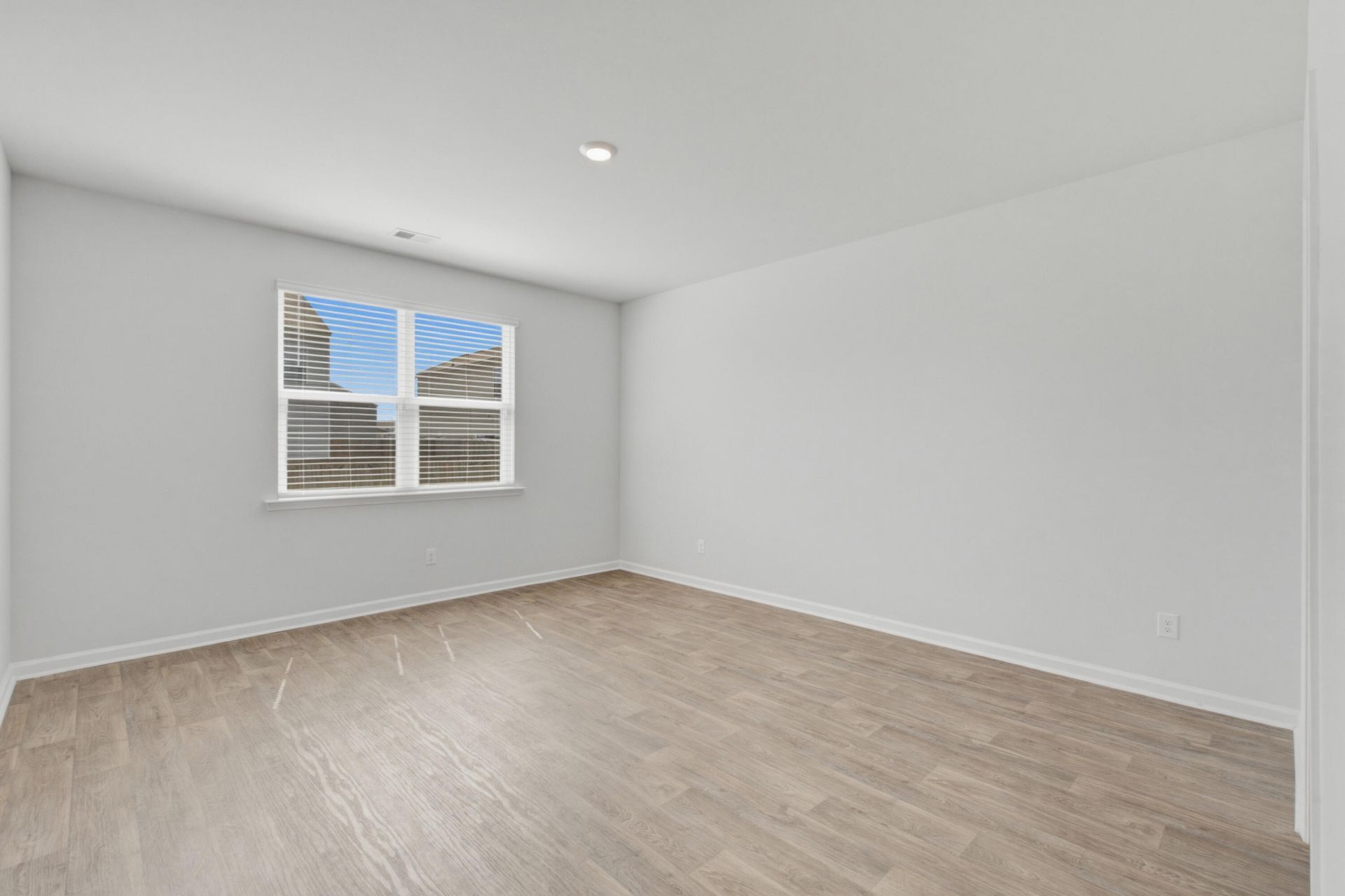 219 Watersglen Drive Photo 8