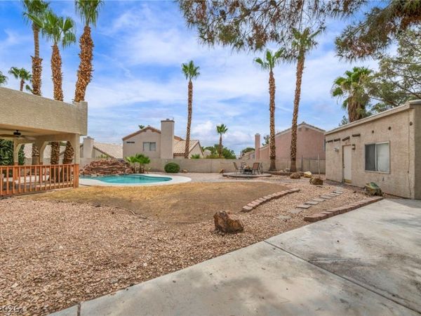 8601 Freeport Lane , Las Vegas, NV 89117