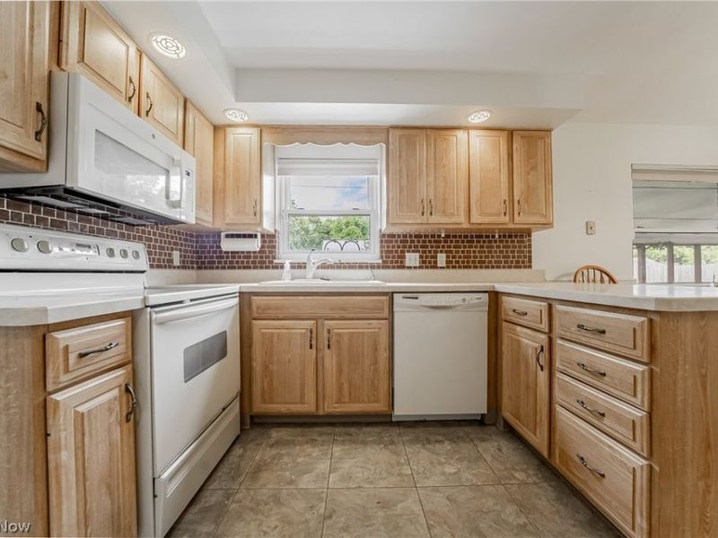 9474 Stoney Creek Lane, Parma Heights, OH 44130 Photo 11
