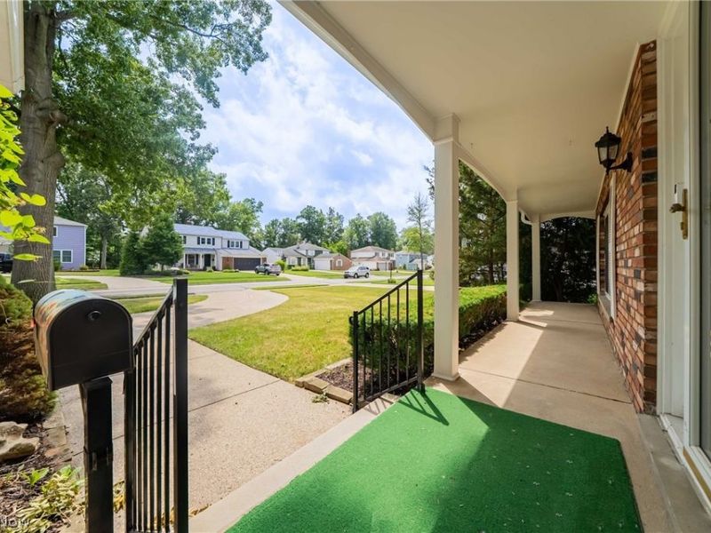 9474 Stoney Creek Lane, Parma Heights, OH 44130 Photo 3