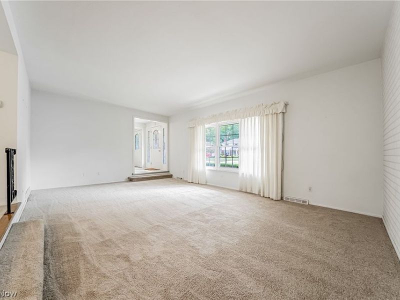 9474 Stoney Creek Lane, Parma Heights, OH 44130 Photo 6