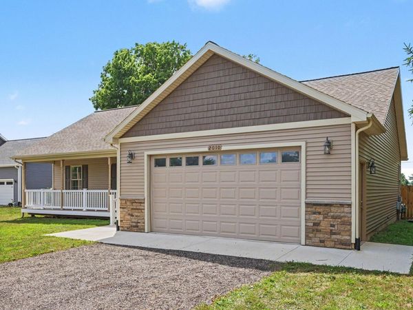 2010 Wolf Lake Road, Grass Lake, MI 49240