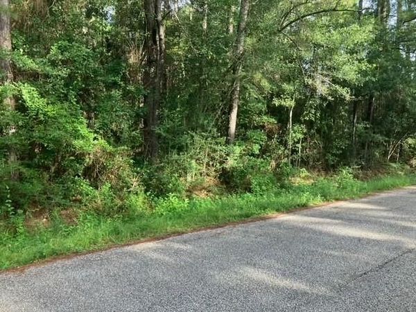 121 FLOWERS Drive , Covington, LA 70433
