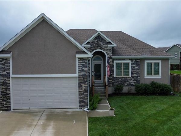 1115 SW 8th Street, Oak Grove, MO 64075