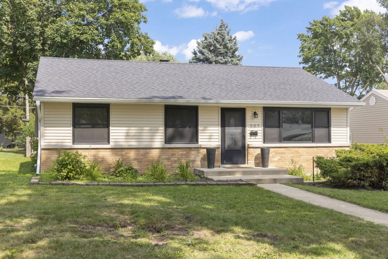 307 S Pierce Avenue, Wheaton, IL 60187 Main Photo