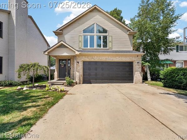 30364 Adams Drive, Gibraltar, MI 48173