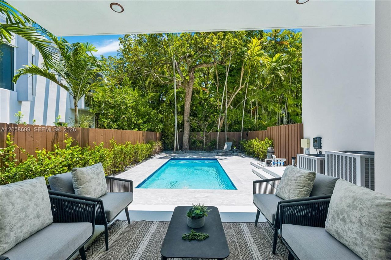 3350 SW 28th Ter , Miami, FL 33133 Photo