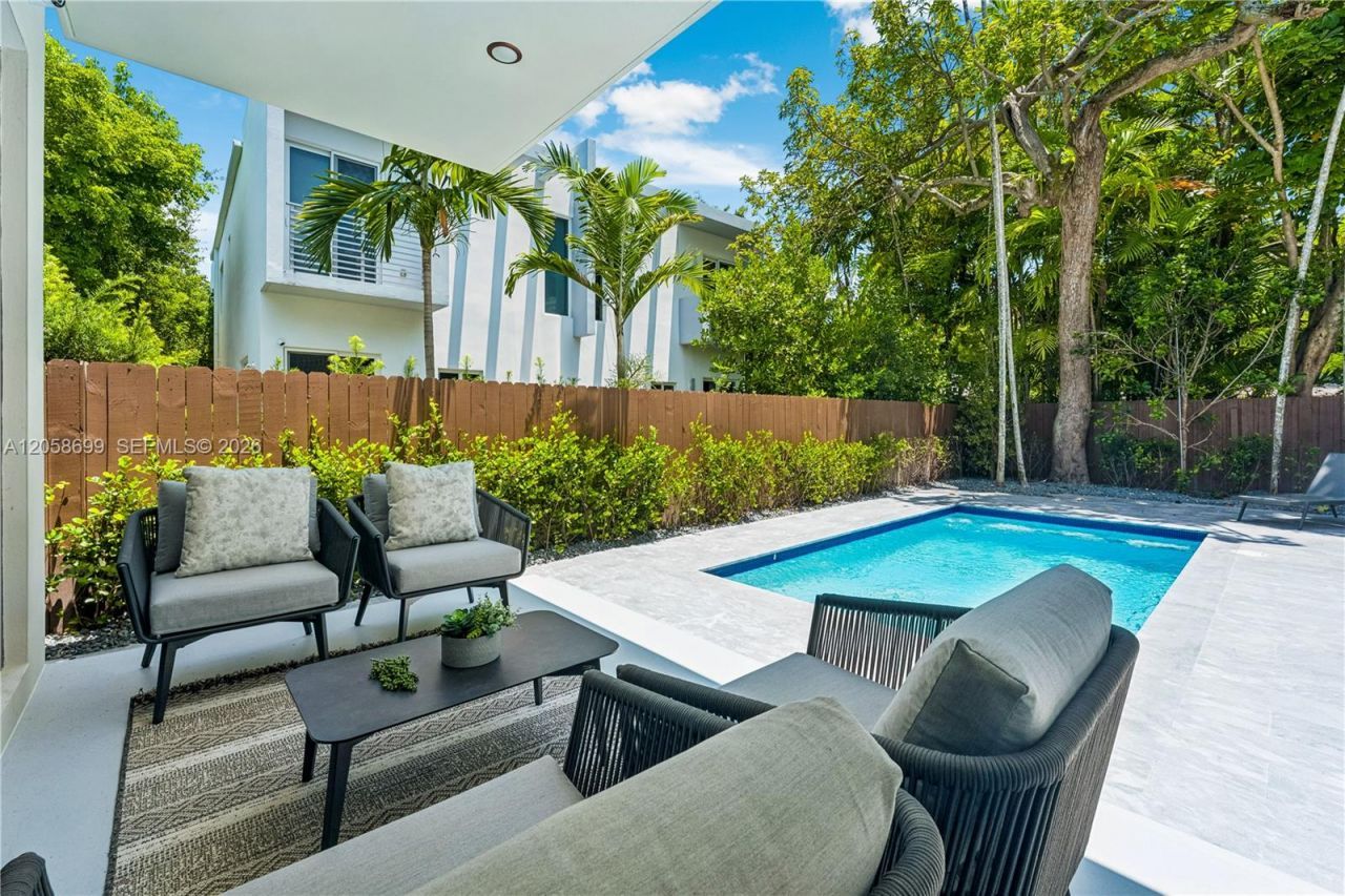 3350 SW 28th Ter , Miami, FL 33133 Photo