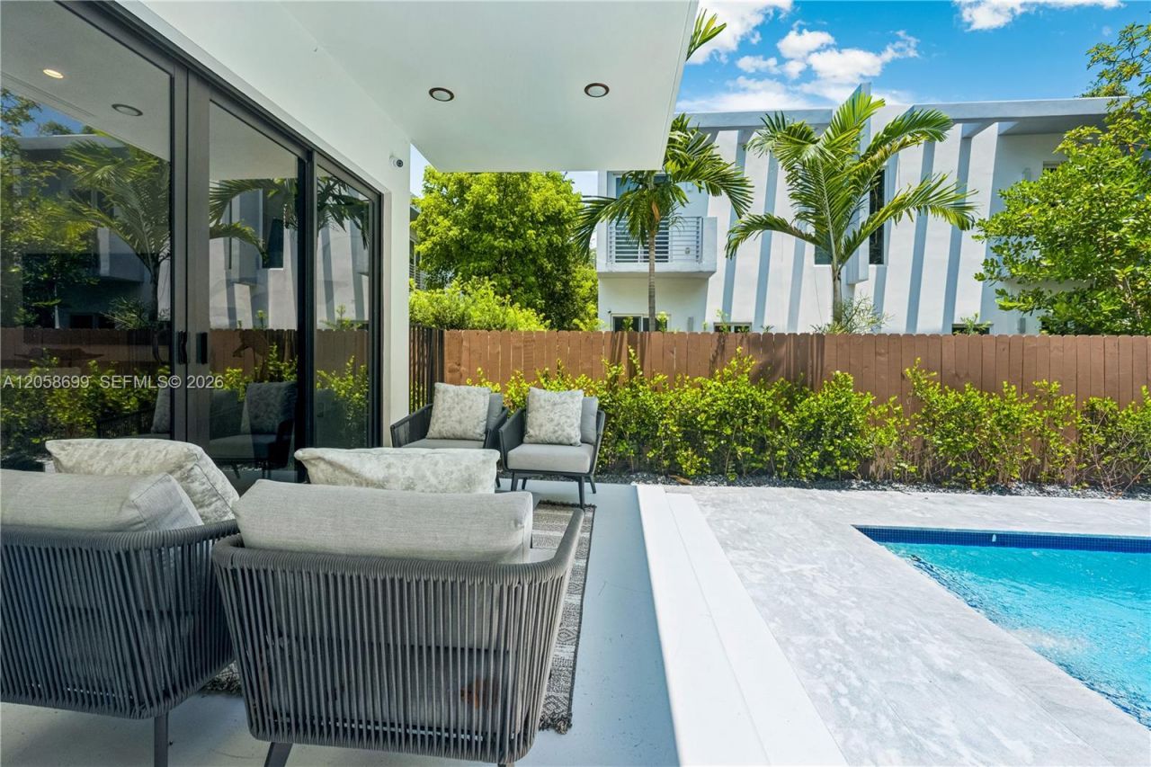 3350 SW 28th Ter , Miami, FL 33133 Photo