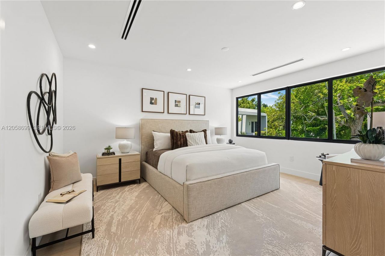 3350 SW 28th Ter , Miami, FL 33133 Photo