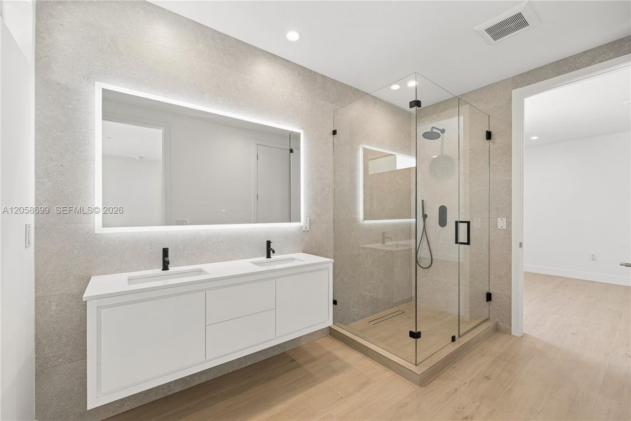 3350 SW 28th Ter , Miami, FL 33133 Photo