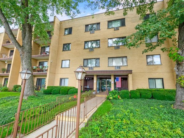 6670 S Brainard Avenue, Unit 404, Countryside, IL 60525