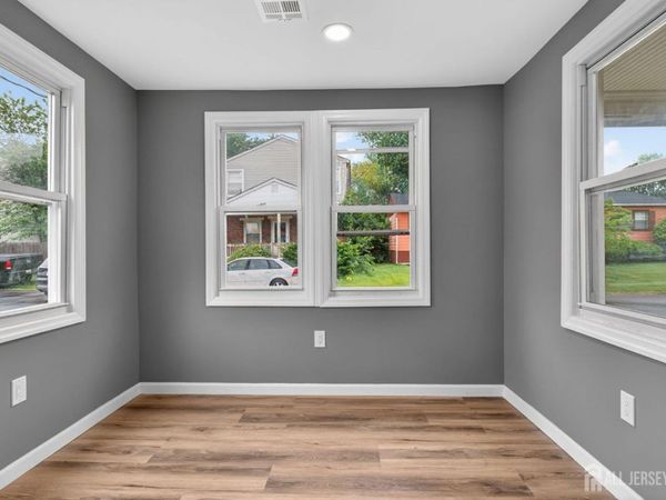 16 Gordon Street, Cliffwood, NJ 07721