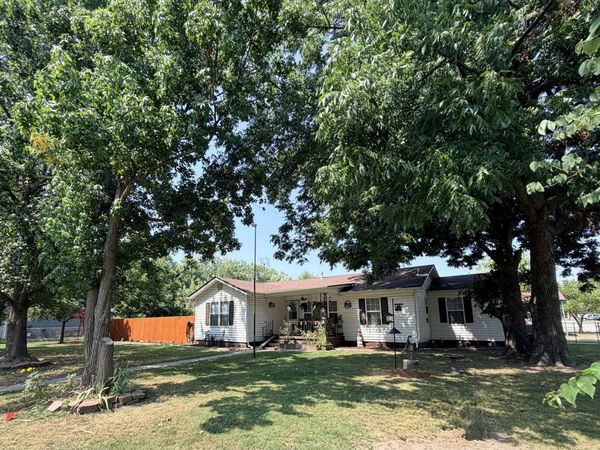 300 Mcbee Street , Commerce, OK 74339