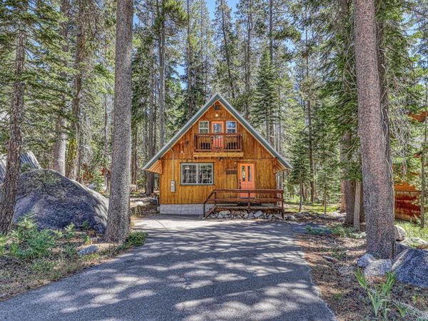 10185 Juniper Way, Soda Springs, CA 95728